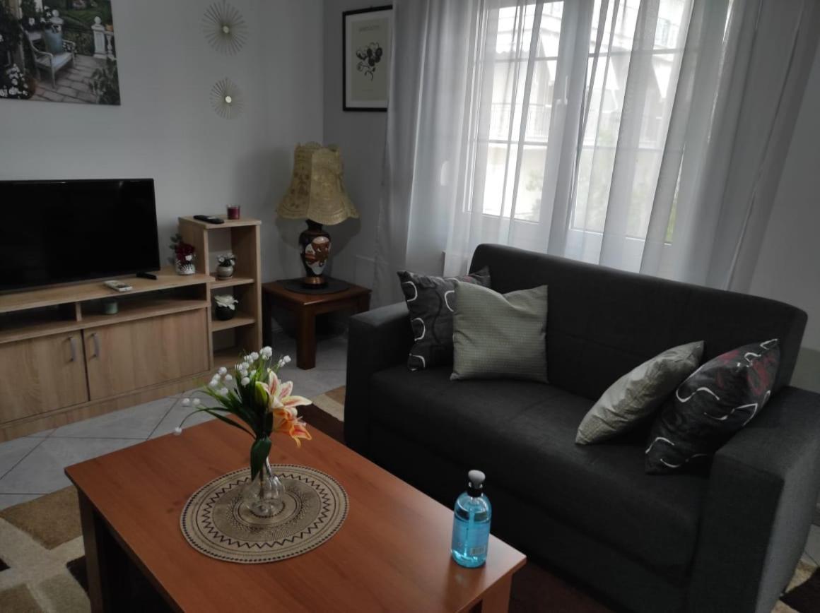 S.T Family Apartement กาลัมปากา ภายนอก รูปภาพ